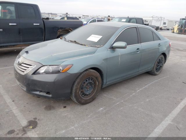 Toyota Camry Le Image 4