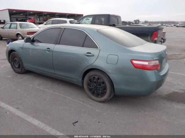 Toyota Camry Le Image 8