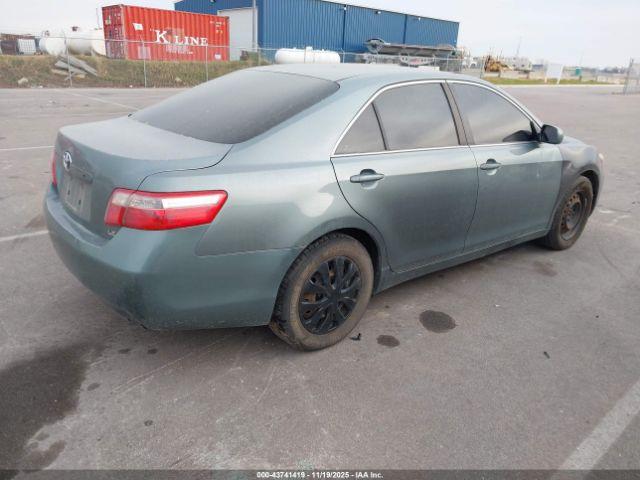 Toyota Camry Le Image 7