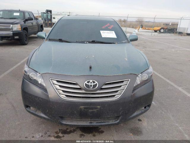 Toyota Camry Le Image 11