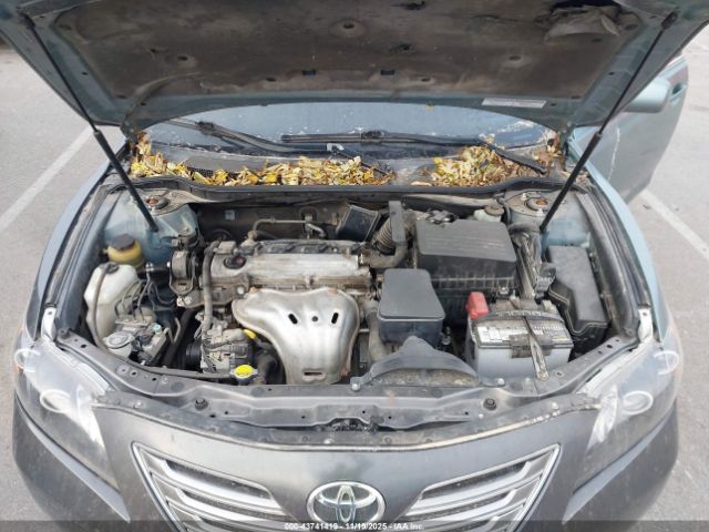 Toyota Camry Le Image 10