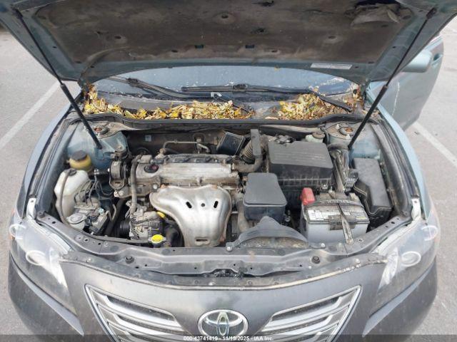 Toyota Camry Le Image 10