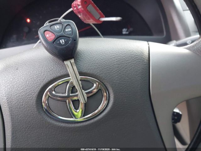 Toyota Camry Le Image 6