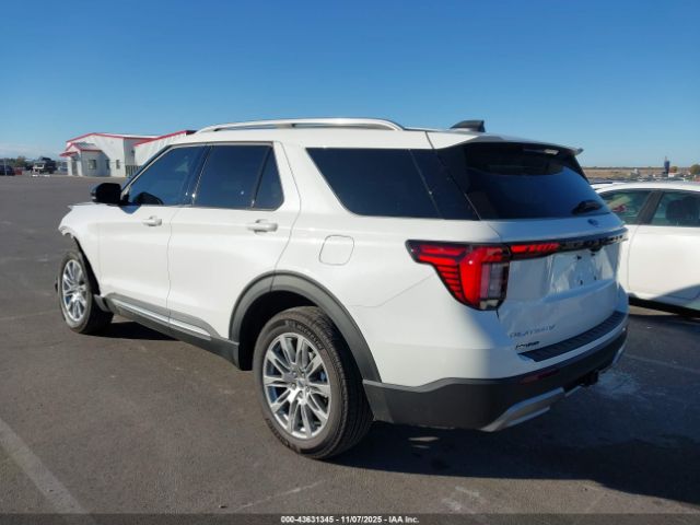 Ford Explorer Platinum Image 13