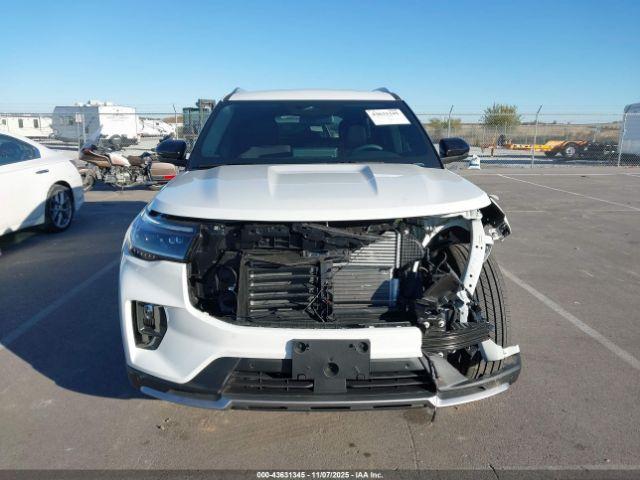 Ford Explorer Platinum Image 9