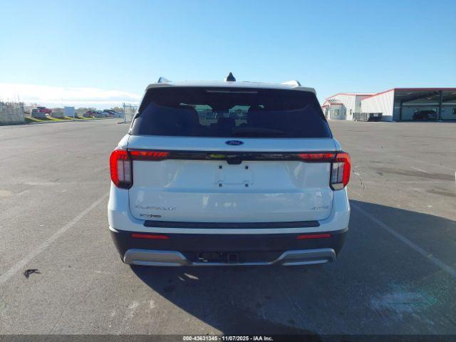 Ford Explorer Platinum Image 2