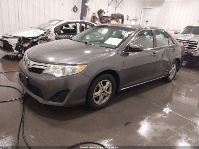 Toyota Camry Le Image 5