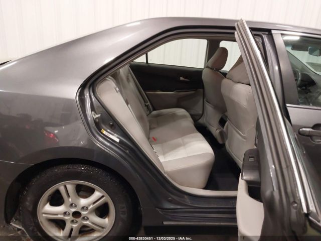 Toyota Camry Le Image 11