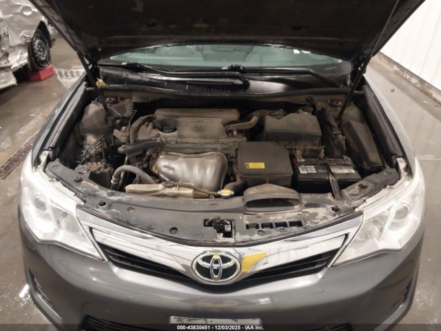 Toyota Camry Le Image 10