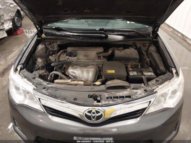Toyota Camry Le Image 10