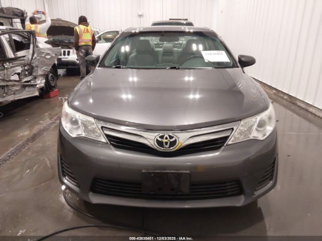 Toyota Camry Le Image 2
