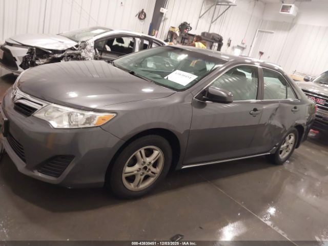 Toyota Camry Le Image 15