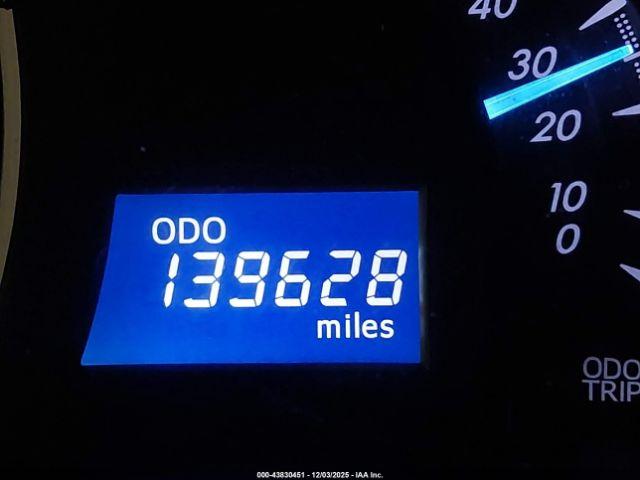 Toyota Camry Le Image 14