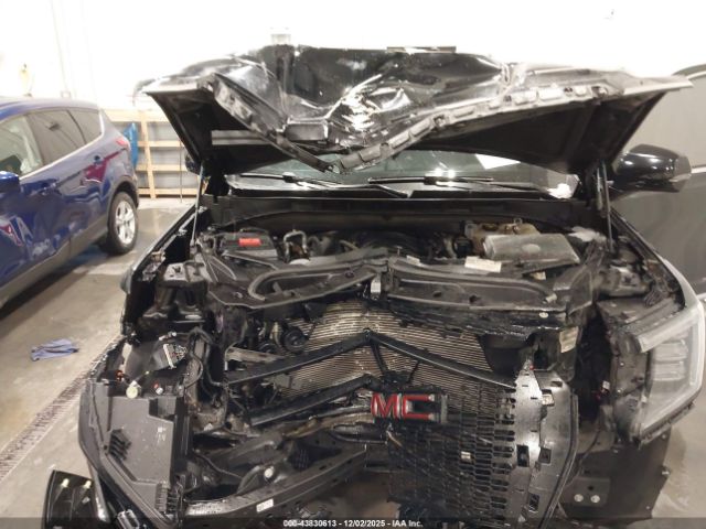 GMC Yukon 4wd Denali Image 9