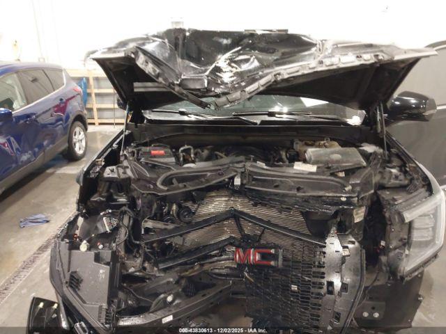 GMC Yukon 4wd Denali Image 9