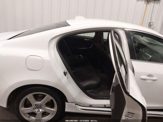 Volvo S60 T5 Image 11