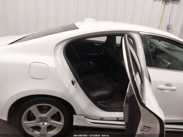 Volvo S60 T5 Image 11