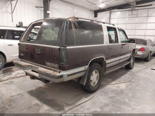 Chevrolet Suburban K1500 Image 11