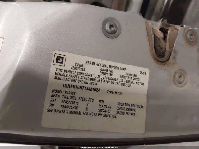 Chevrolet Suburban K1500 Image 7