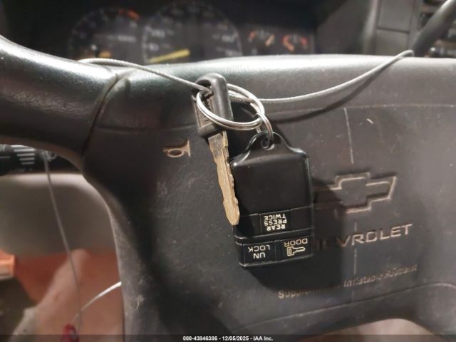 Chevrolet Suburban K1500 Image 3