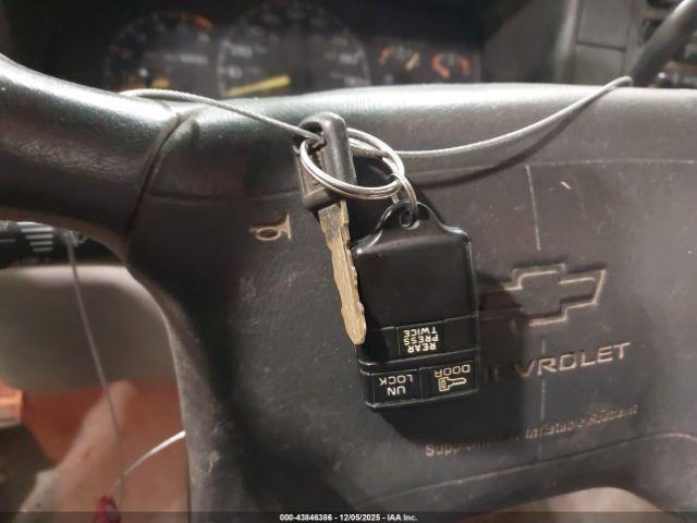 Chevrolet Suburban K1500 Image 3