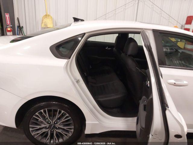 Kia Forte Gt-line Image 4