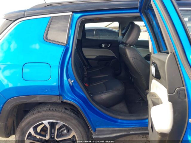 Jeep Compass Limited 4x4 Image 11