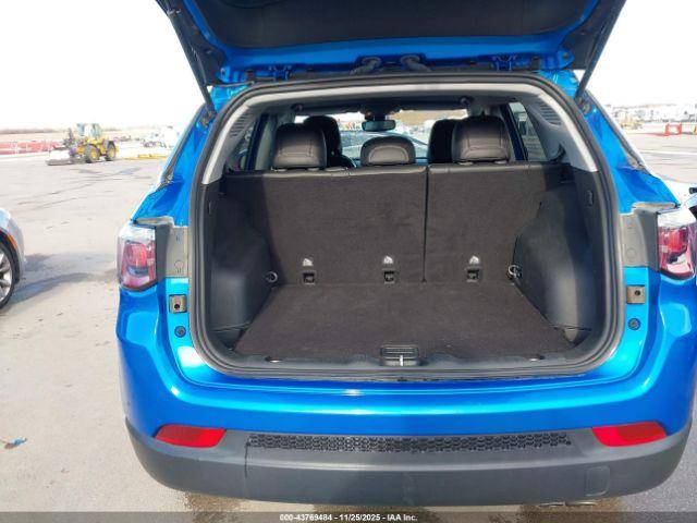 Jeep Compass Limited 4x4 Image 8