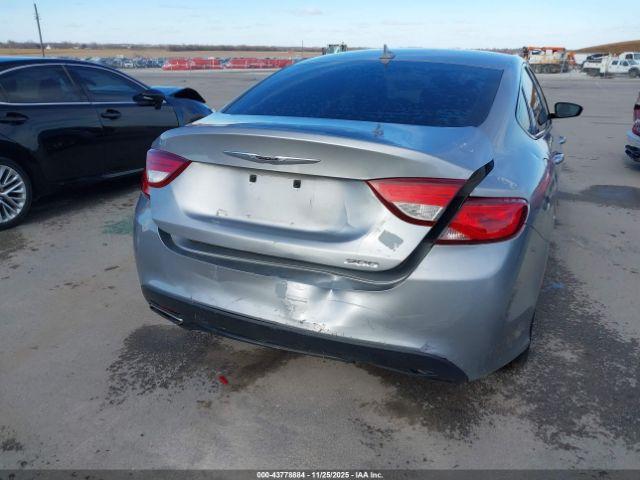 Chrysler 200 S Image 2