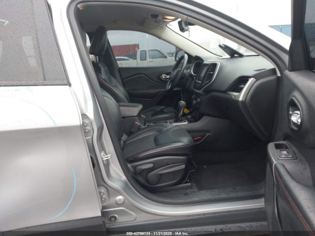 Jeep Cherokee Trailhawk Image 3