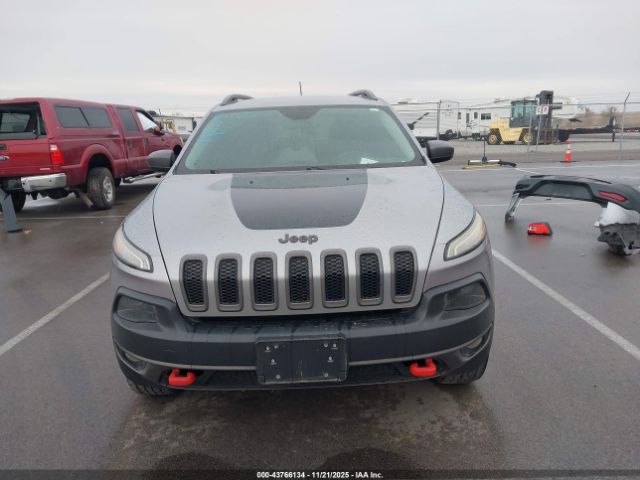 Jeep Cherokee Trailhawk Image 11