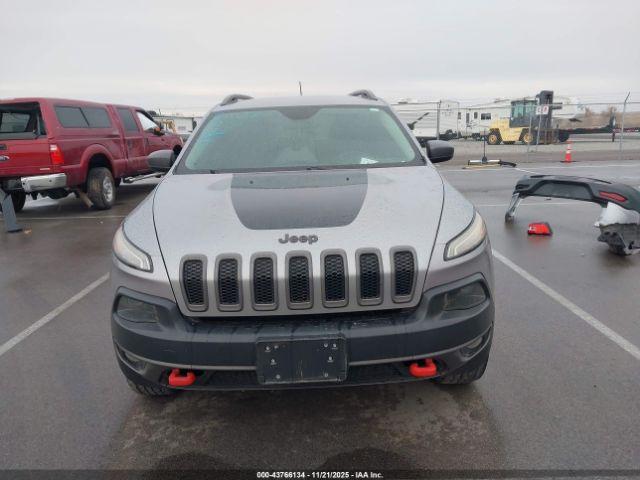 Jeep Cherokee Trailhawk Image 11