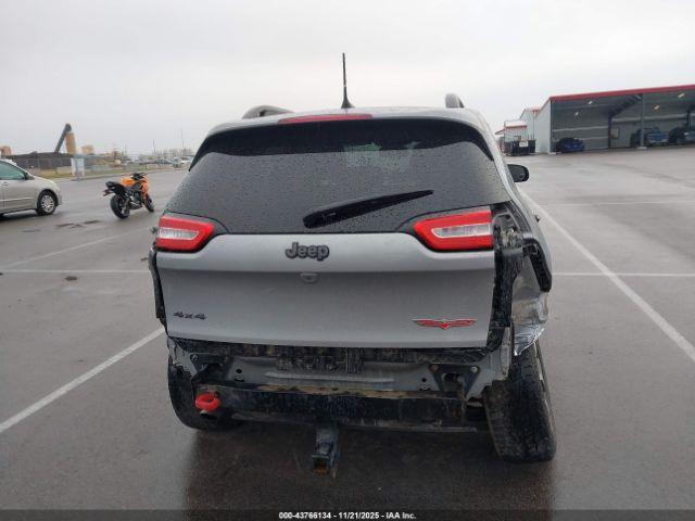 Jeep Cherokee Trailhawk Image 18