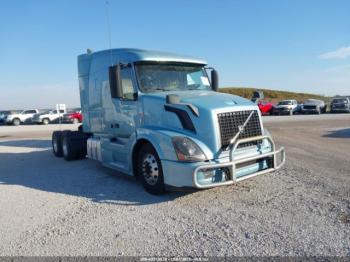  Salvage Volvo Vnl