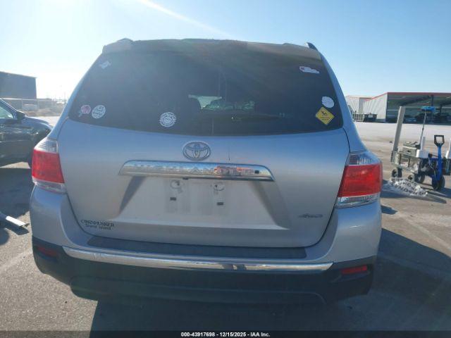 Toyota Highlander Limited V6 Image 16