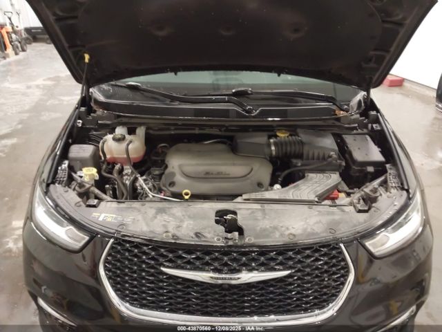 Chrysler Pacifica Limited Image 11