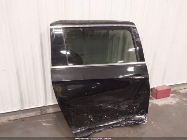 Chrysler Pacifica Limited Image 2