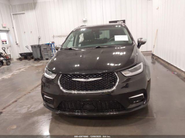 Chrysler Pacifica Limited Image 9