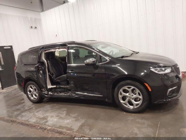 Chrysler Pacifica Limited Image 16