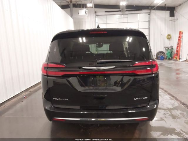 Chrysler Pacifica Limited Image 4
