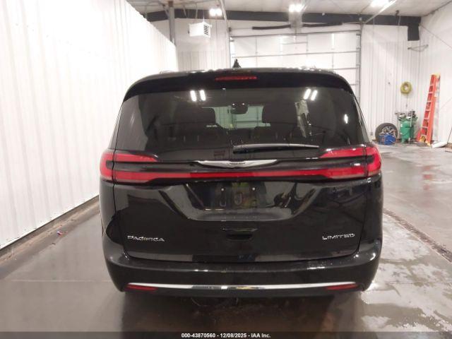 Chrysler Pacifica Limited Image 4