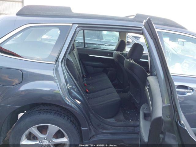 Subaru Outback 2.5i Image 2