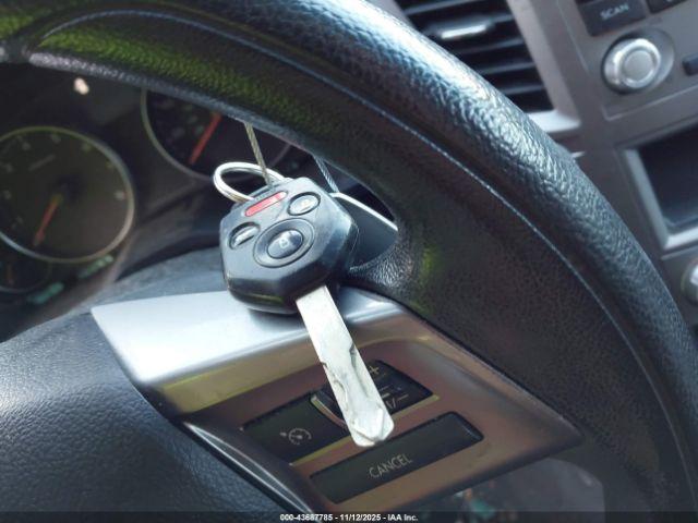 Subaru Outback 2.5i Image 11