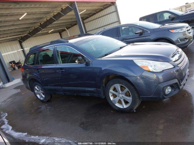Subaru Outback 2.5i Image 12