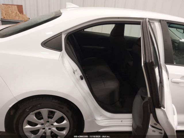 Toyota Corolla Le Image 2