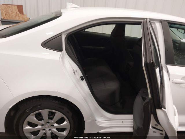 Toyota Corolla Le Image 2