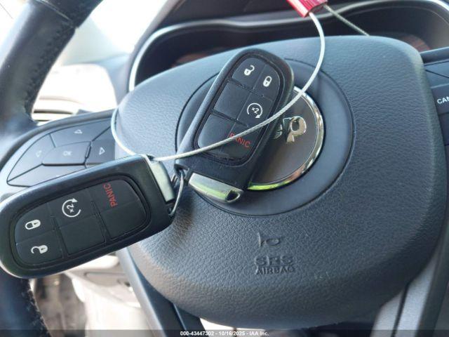 Jeep Cherokee Trailhawk 4x4 Image 6