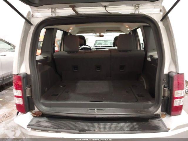 Jeep Liberty Sport Image 13